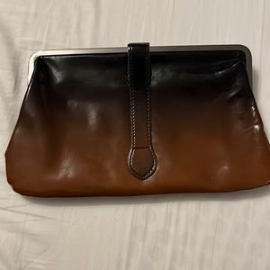 HOBO black to brown clutch